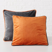 Laden Sie das Bild in den Galerie-Viewer, Kissenbezug von BOLTZE in zwei herbstlichen Farben