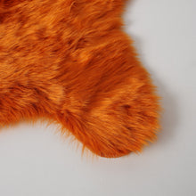 Laden Sie das Bild in den Galerie-Viewer, Dekofell von BOLTZE im herbstlichen Orangeton