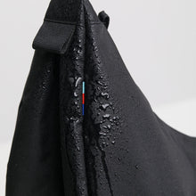 Laden Sie das Bild in den Galerie-Viewer, Moon Bag Large