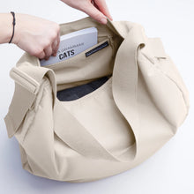 Laden Sie das Bild in den Galerie-Viewer, Curved Bag