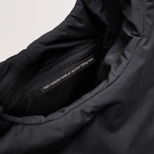 Laden Sie das Bild in den Galerie-Viewer, Cloud Shoulder Bag