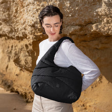 Laden Sie das Bild in den Galerie-Viewer, Wavy Puffer Shoulder Bag