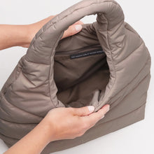 Laden Sie das Bild in den Galerie-Viewer, Wavy Puffer Shoulder Bag