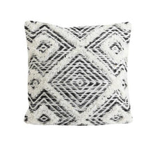 Laden Sie das Bild in den Galerie-Viewer, Dekoratives Kissen UDIM 45x45 mit angesagtem Boho/Ethno Muster - Schwarz/Weiß