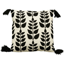 Laden Sie das Bild in den Galerie-Viewer, Kissen DANS Altweiß-Schwarz mit Bommeln