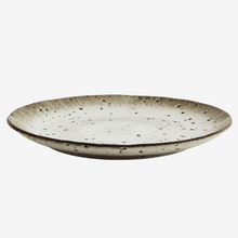 Laden Sie das Bild in den Galerie-Viewer, Stoneware Teller flach weiß - braun - beige mit Farbverlauf und Muster