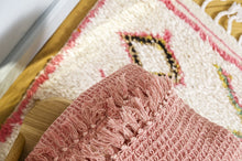 Laden Sie das Bild in den Galerie-Viewer, Plaid / Decke WAFFLE in Beige