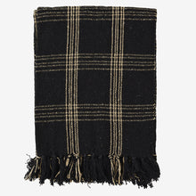 Laden Sie das Bild in den Galerie-Viewer, Gewebte Karo-Decke mit Fransen in schwarz-beige 120x150