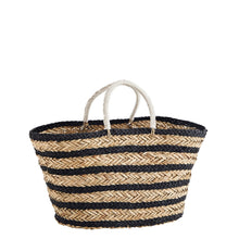 Laden Sie das Bild in den Galerie-Viewer, Shopper Natur Schwarz gestreift aus Seegras und Maisblatt von Madam Stoltz, Boho Living, moderne Accessoires, Shopper Taschen NÜCKEL HOME