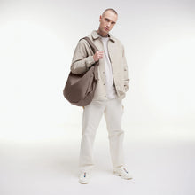 Laden Sie das Bild in den Galerie-Viewer, Curved Bag

