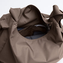 Laden Sie das Bild in den Galerie-Viewer, Curved Bag
