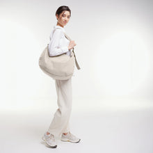 Laden Sie das Bild in den Galerie-Viewer, Curved Bag
