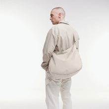 Laden Sie das Bild in den Galerie-Viewer, Curved Bag
