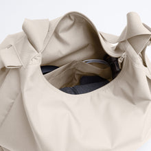 Laden Sie das Bild in den Galerie-Viewer, Curved Bag
