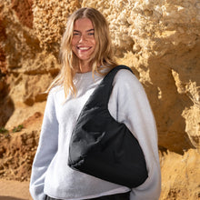 Laden Sie das Bild in den Galerie-Viewer, Cloud Shoulder Bag
