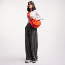Laden Sie das Bild in den Galerie-Viewer, Moon Bag Ruffle
