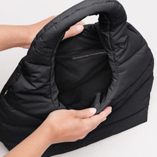 Laden Sie das Bild in den Galerie-Viewer, Wavy Puffer Shoulder Bag
