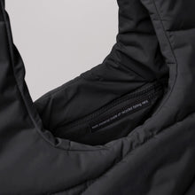 Laden Sie das Bild in den Galerie-Viewer, Wavy Puffer Shoulder Bag
