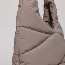 Laden Sie das Bild in den Galerie-Viewer, Wavy Puffer Shoulder Bag
